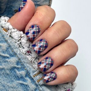 Red Aspen Cozy at the Chalet Press-On Nails - Blue and Red Plaid